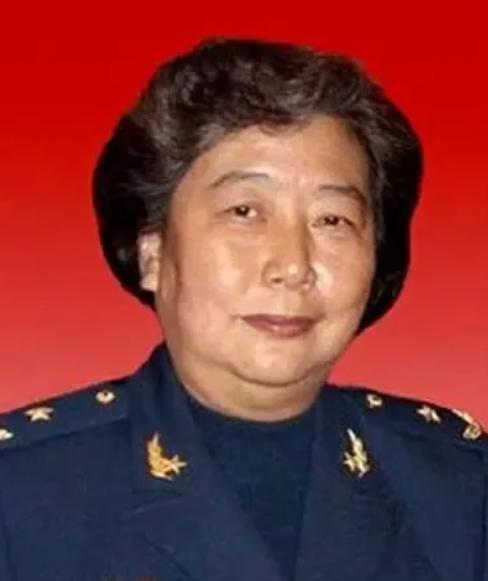 那一天，坝上草原的风刮得刺耳，5级大风卷着草屑扑向张家口军用机场。上午11时，刘