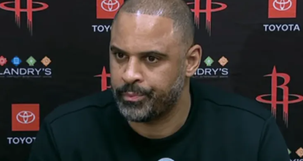 乌度卡痛批火箭“软”，连续末节崩盘背后是意志力的集体塌方