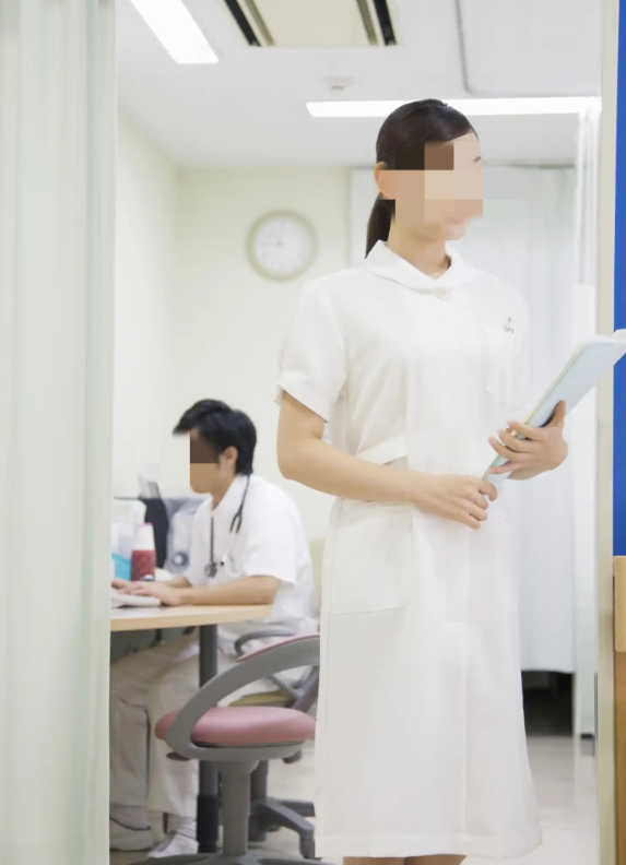 浙江温州，23岁女护士毕业后，在一家卫生室上班，工作期间，一男医生见她年轻漂亮，