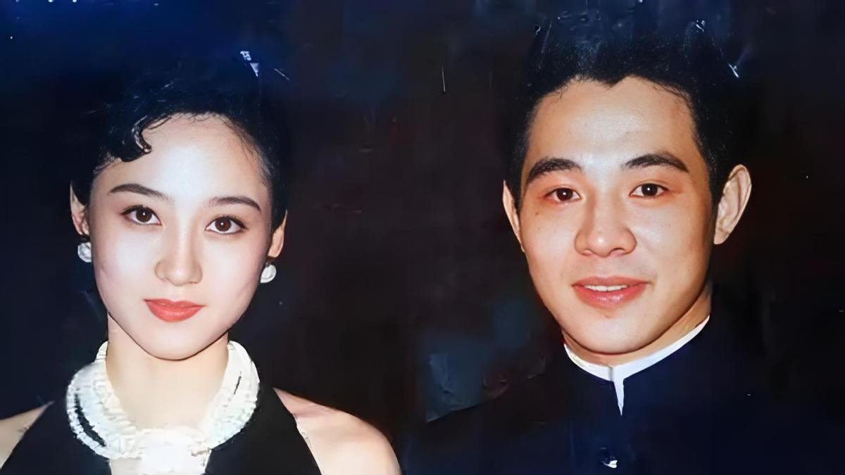 被李连杰抛弃，含泪离婚住地下室10年的黄秋燕，如今却成人生赢家