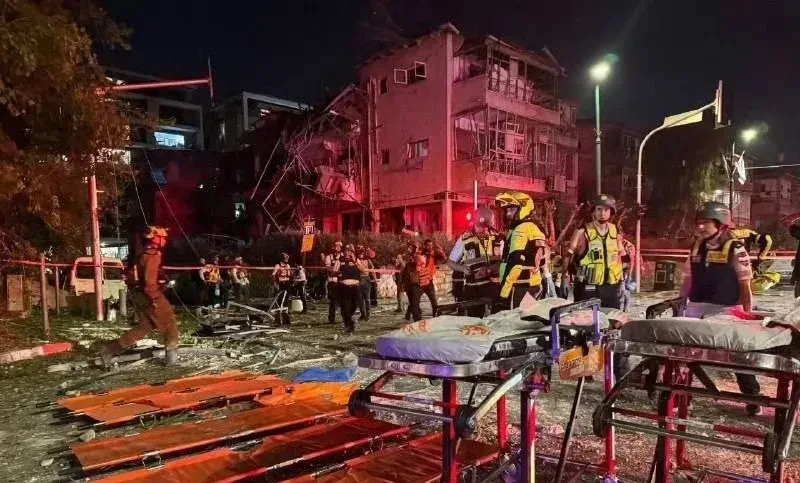 伊朗导弹打了，以色列损失大了





---





你以为以色列还是那个不