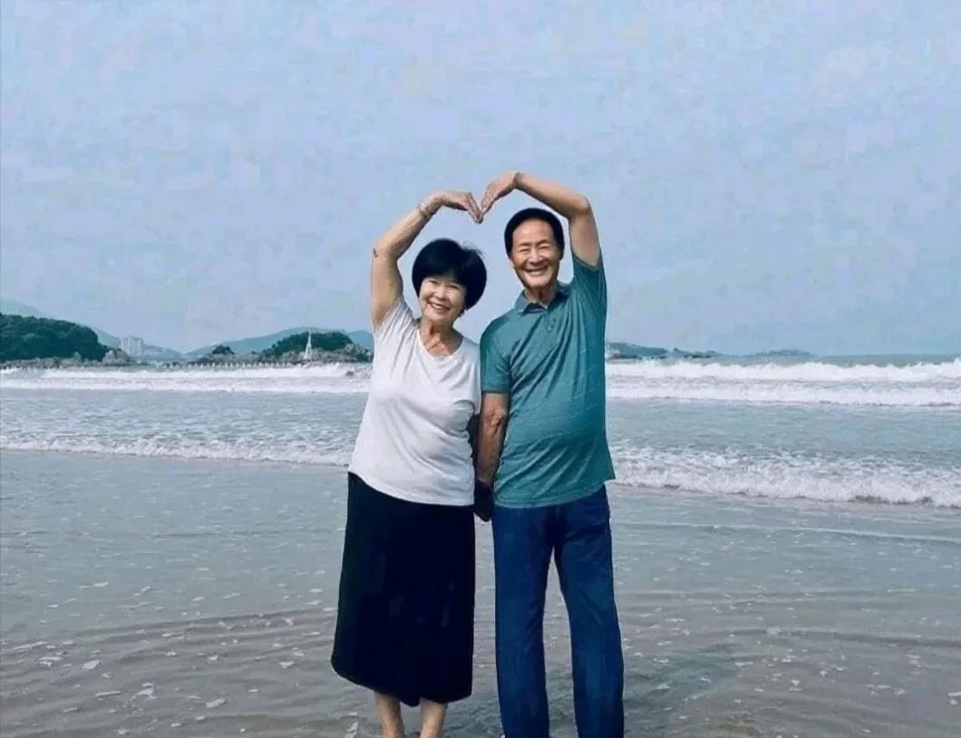 发现了一个很有趣的现象：如今大部分担任一定职务的人，业余时间几乎不和媳妇在一起。