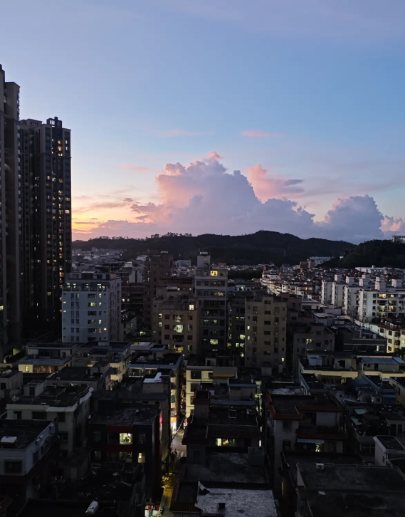 意大利小偷又成为世界热点新闻。
这一次是代表意大利国家来新加坡参加游泳比赛的两名