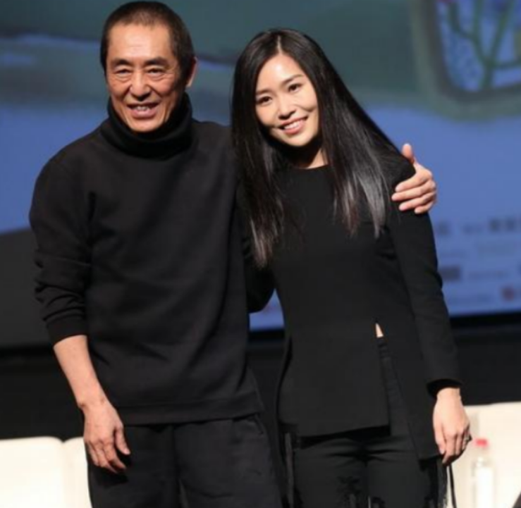一天深夜，张艺谋突然接到女儿张末的越洋电话:“他对我又打又骂还让我滚，怎么办？”