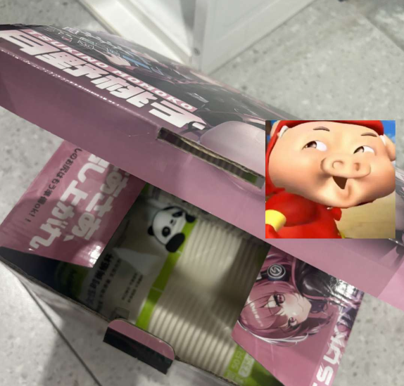 我妈拿我装杯子的盒子来装她的杯子