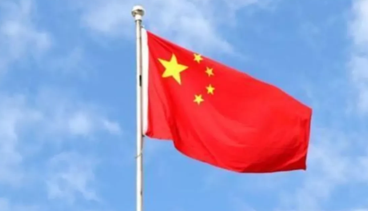 还是岛内退将看的透彻！岛内退将张延廷表示，中国亮出轰-六，最起码有三大目的，中国