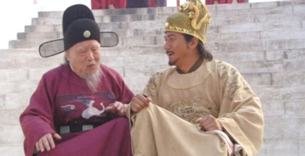 你敢对帝王说他明天就会死吗？在古代，这可是要掉脑袋的大事。
金陵城里人头攒动，吆