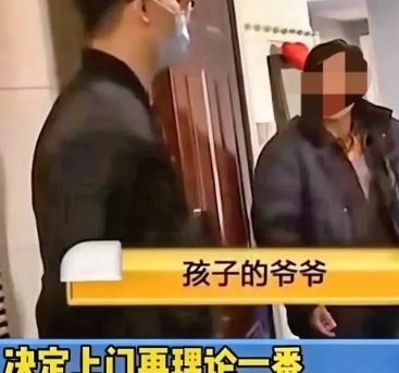 023年浙江杭州，一个男人每天工作很忙，经常点外卖吃饭。但是男人点的外卖被偷了八