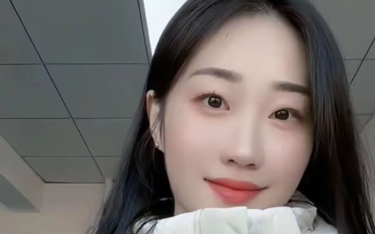 过年妈妈逼我给侄子买学区房，我不同意，她却将鞭炮扔到女儿被窝里，女儿被活活炸死