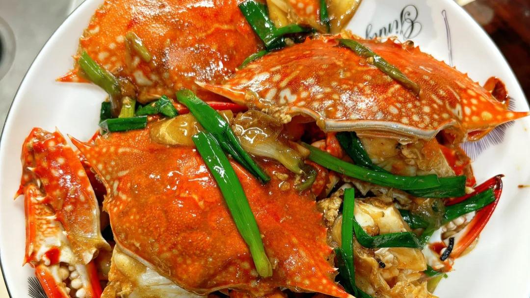 葱姜炒蟹，鲜香四溢超美味！一口一个停不下来！