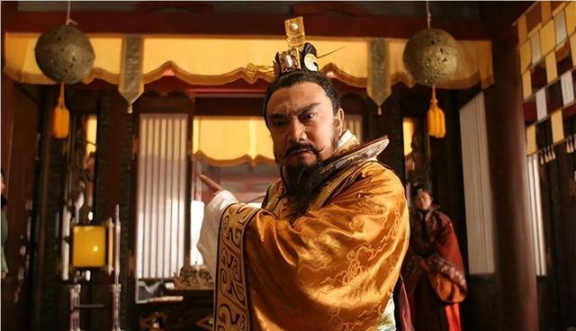 公元904年，朱温弑杀唐昭宗后，将昭宗12岁的儿子立为傀儡皇帝。不久后，朱温宴请