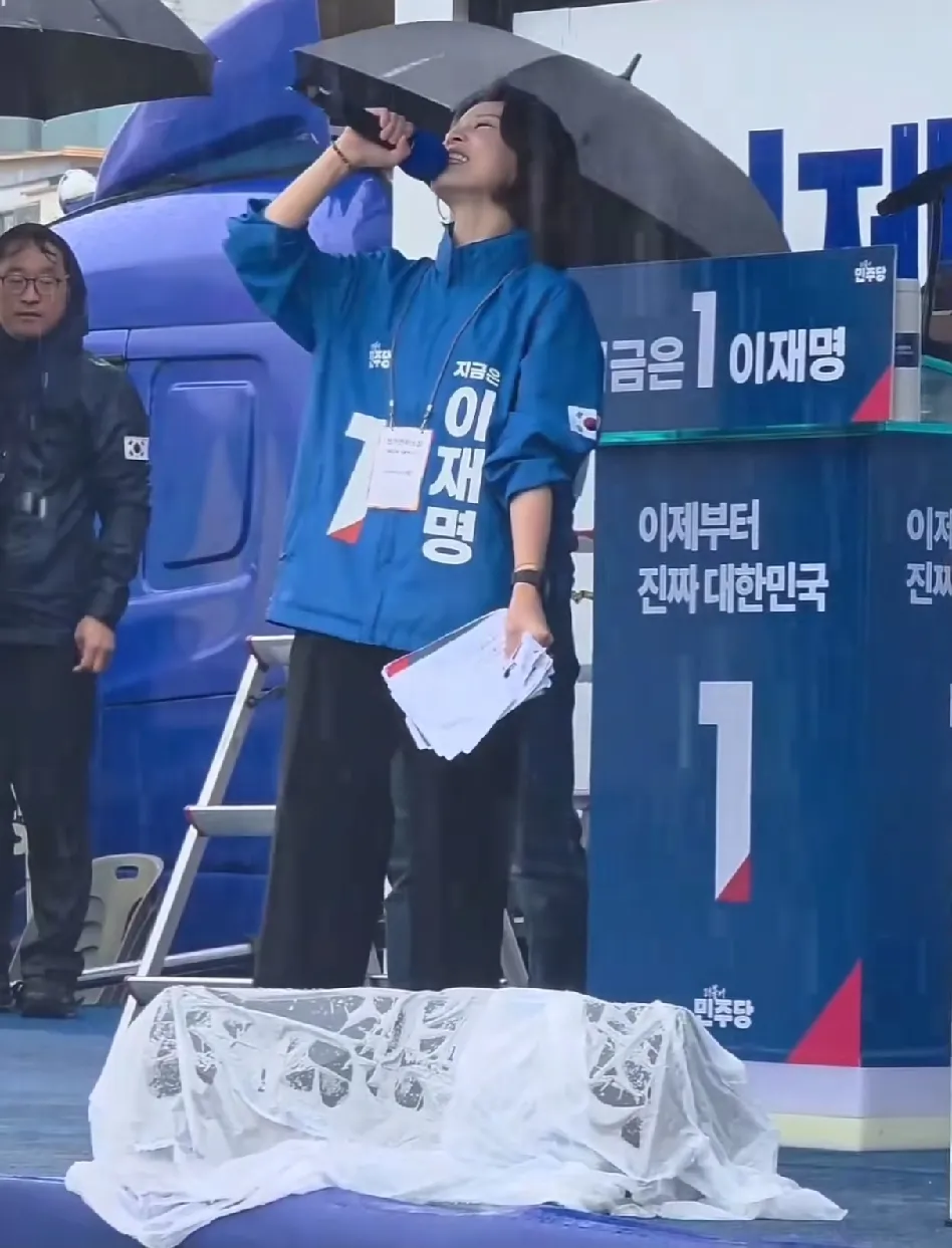 李在明当了总统，韩国政坛会杀出来一个漂亮女人，那就是李在明的支持者安贵玲。曾经是