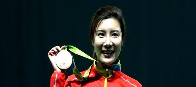 2008年，北京奥运上，26岁的杜丽对22岁的师弟庞伟说：“你向我求婚吧，我老了