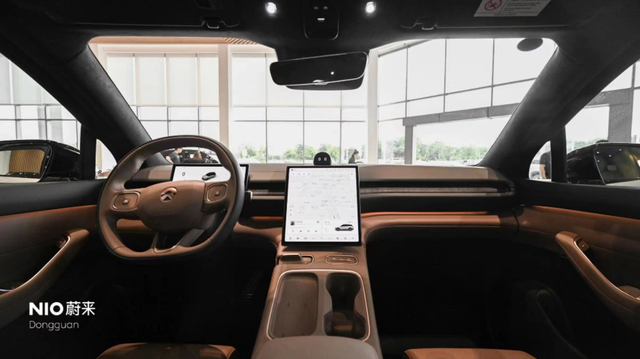 买不买的问题，换不换的问题
很多人都以为买了一个蔚来的新车。去换电池的话，电池就