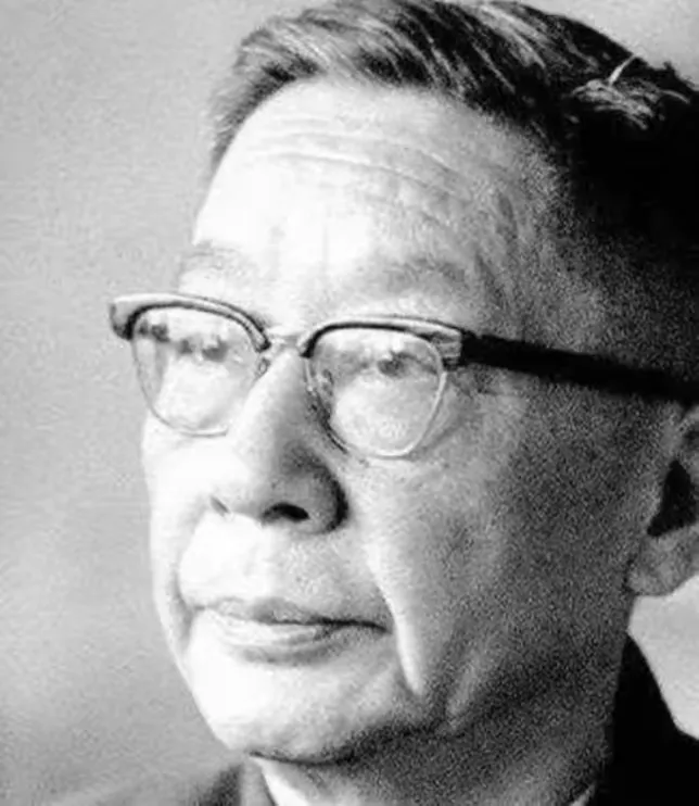 1966年8月24日，老舍投湖自尽于北京西城太平湖，在投湖自尽前，他特别舍不得自