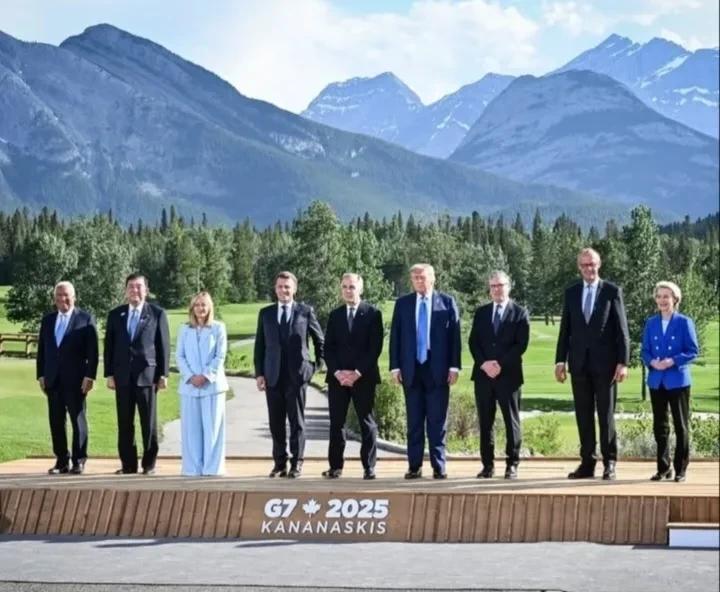 马克龙与德国总理默茨、老特、马克·卡尼、英国首相斯塔默、意大利总理梅洛尼、日本首