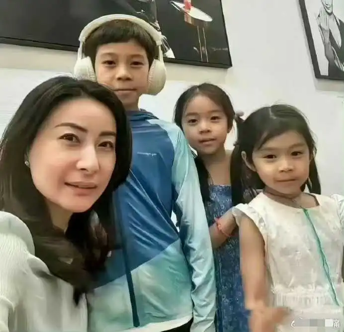 郭晶晶三个孩子太随爸妈！完美印证 “儿子像妈，女儿随爸”