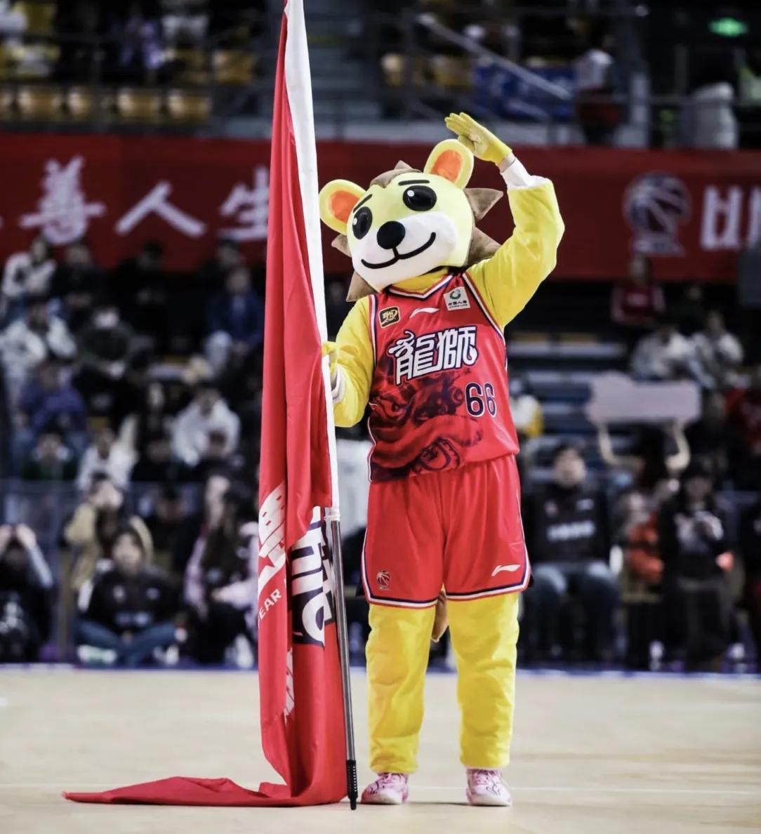 郭士强给广州男篮培养的这些球员足够俱乐部运营几年的费用了，之前通过兜售李炎哲、陈