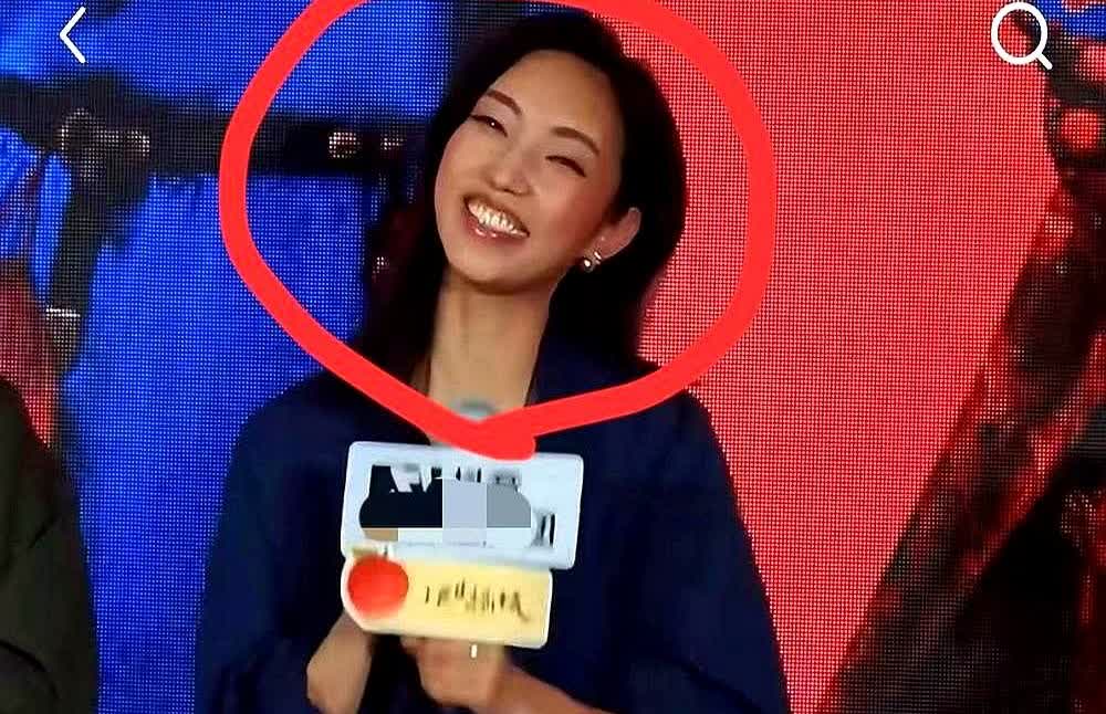 演员的心理素质果然不一般！

那尔那茜现身《长安的荔枝》见面会，台下一名女观