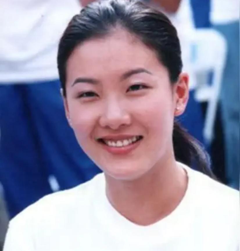 伏明霞的老公，选择女人的眼光原来都是一样的，选的女人都长得一个样子，在认识伏明霞