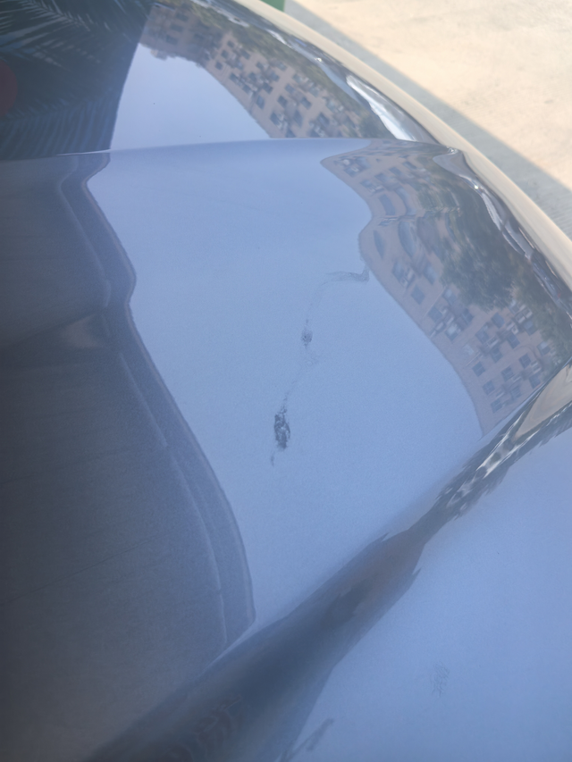 比亚迪车漆真的不敢恭维
前段时间保养的车，停车库里一段时间没开。开出来洗车，发现