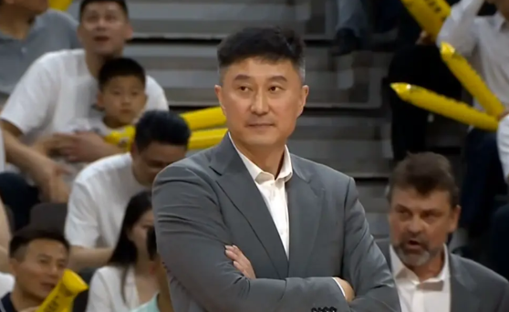 CBA名记给杜锋支招：广东队最大的困难不是山西队，而是杜锋自己！
广东队与山西队