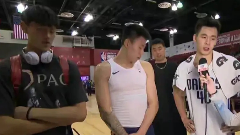 曾凡博与NBA篮网签约，最可惜的就数张镇麟和郭昊文了！
想当年，曾凡博、张镇麟和