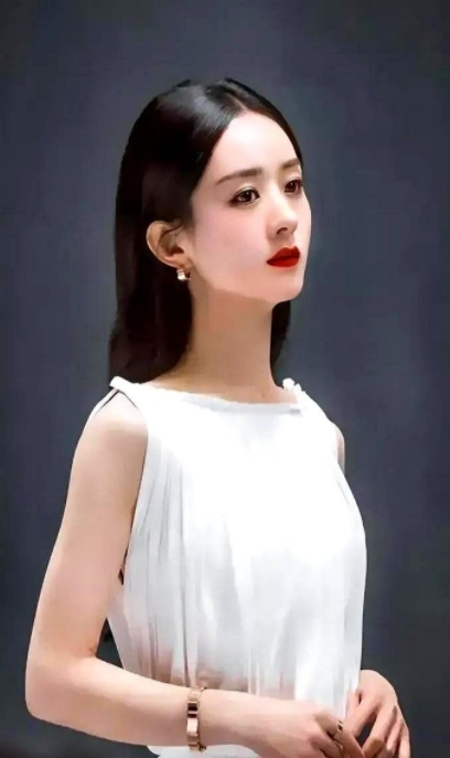 赵丽颖处理感情的手段真真是娱乐圈狠人！

当年和陈晓那场扑朔迷离的绯闻，她愣是没