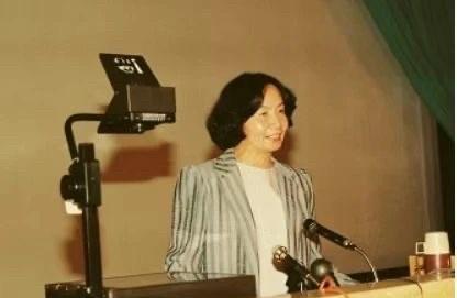 1987年，叶嘉莹在唐宋词系列讲座，同年叶嘉莹和缪钺合著的《灵谿词说》由上海古籍