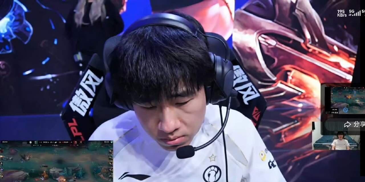 又是旮旯8！又是五杀！
IG三城墙保双C稳稳拿下！
IG VS JDG第一局，I