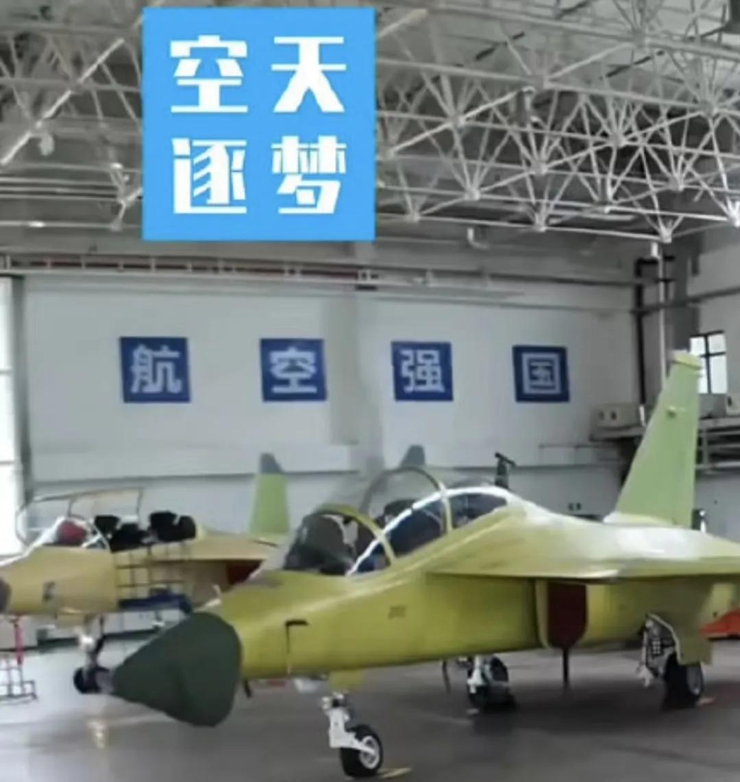 【奉旨泄密？央视镜头“泄露”新一代“超级小黄蜂”舰载机】
在央视近日庆祝#解放军