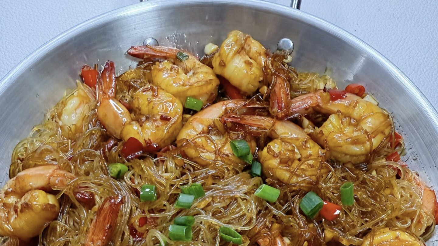 蒜蓉干锅粉丝虾这样做，鲜香浓郁到连盘子都想舔干净，太绝了！