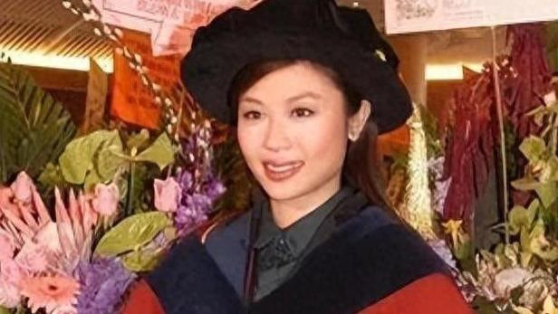 她曾被称“最丑港姐”，如今却吸引两位大佬，逆袭成为亿万富婆！