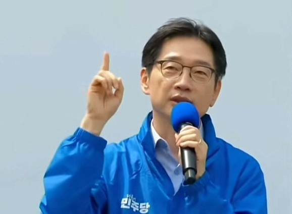 亲文派大将出山任内政部长











劲爆！韩国政坛又出大新闻，一个曾