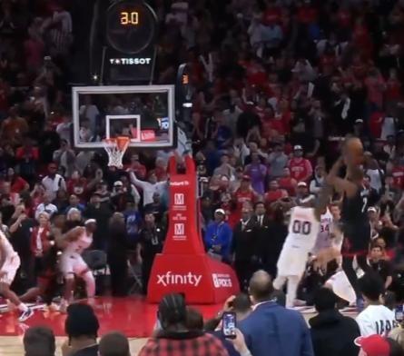 布克两天经历两重天，今天被杜兰特绝杀
太阳客场97-100不敌火箭，杜兰特用布克