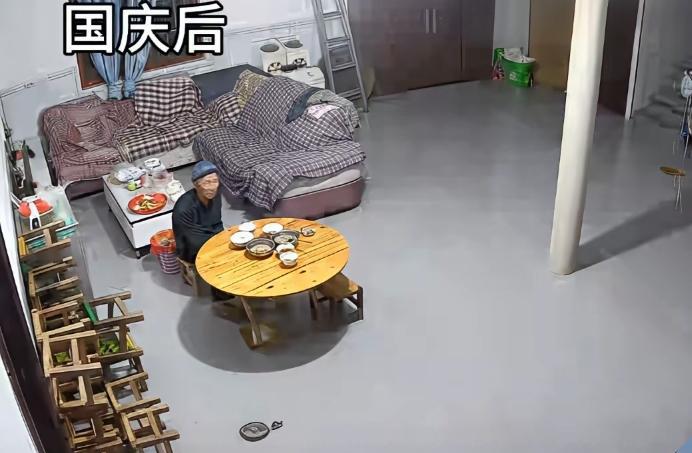 一切恍如梦一场！这就是中国千万留守老人的真实写照！
图中，节前节后形成鲜明的对比