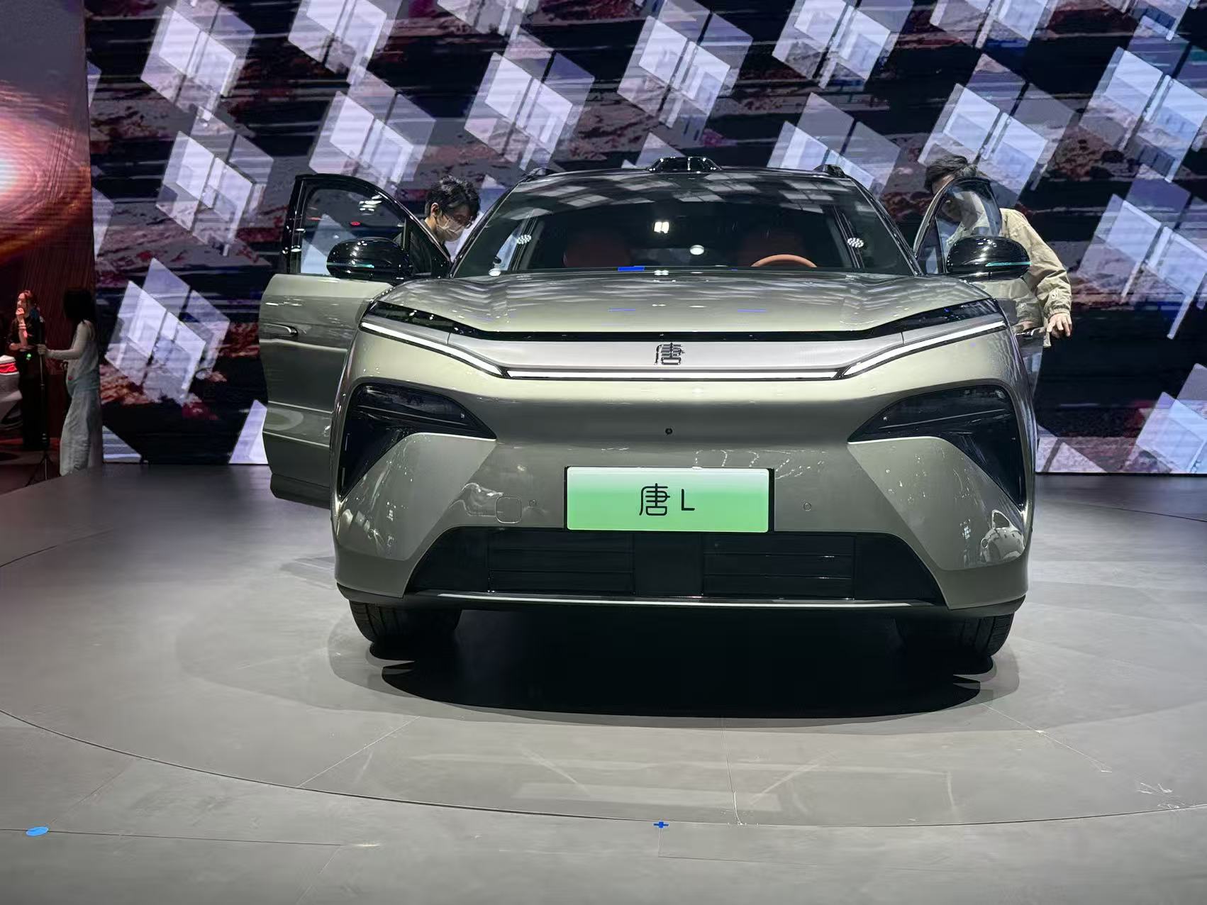 补贴价21.48万元起，比亚迪唐L：新增车色、智能座舱再升级