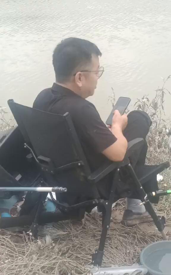 今天就在下午散步，接下来的一万消费请您买单。
