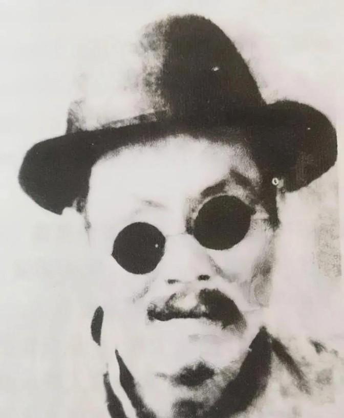1949年，著名二胡演奏家储师竹正在上课，突然叫停学生的训练：“这是什么曲子谁写