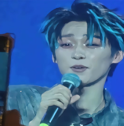 你们干嘛说梓渝啊，我就喜欢看他投票每次都是第一，然后从来不被邀请的样子