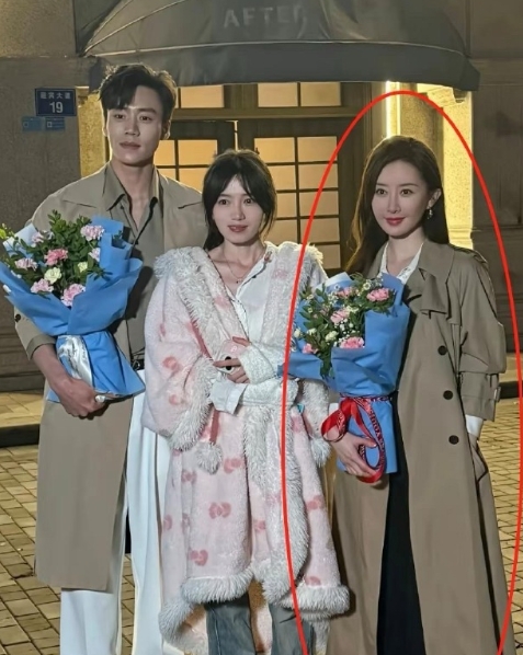 我之前知道舒畅也开始直播带货后，也从粉转路人，但有个粉丝说，她好像没有什么资源了