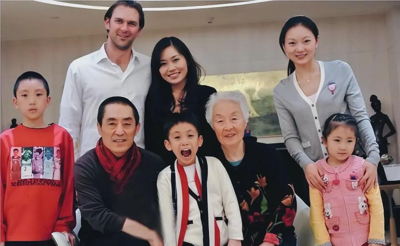 张艺谋和陈婷的故事真是让人感慨万千啊，从一开始的反对到现在的和睦，这中间经历了多