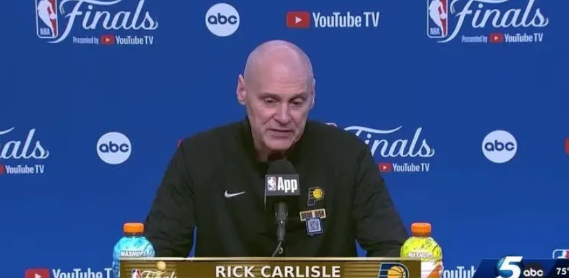 卡莱尔比雷霆主帅强的一点：绝对自信！
步行者一路走过来都被当作下狗，但是卡莱尔很