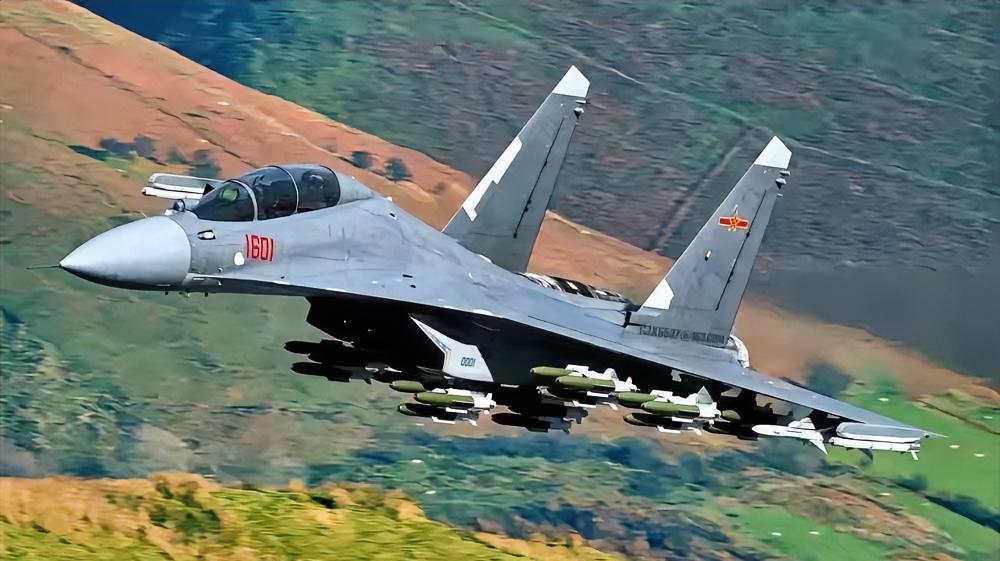 #印巴冲突再起#
印度派无人机突袭巴基斯坦，结果首都上空成“观光区”，这操作像小