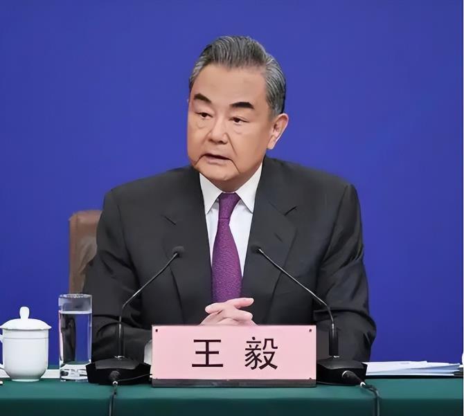 美要求中国缴罚金，“开口价”是1750亿，王毅“反将一军”！美国为了获得利益，做
