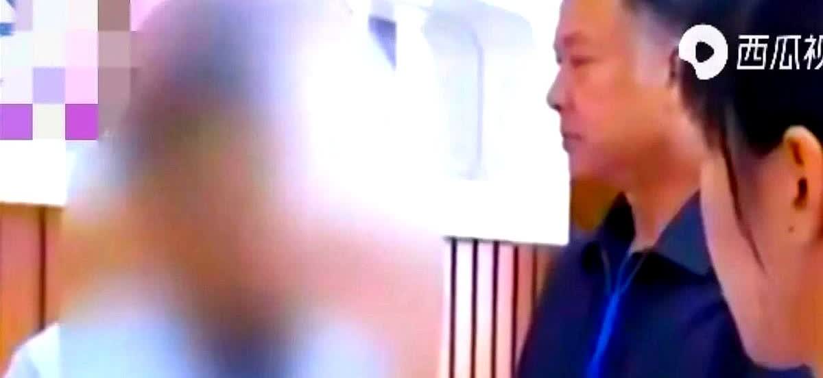 一女子6年不让老公碰，老公忍无可忍，一气之下和女子离了婚。

这男的平时兜里
