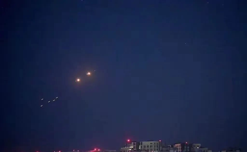 首句需完全保留，后续内容请使用近义词进行改写，整体框架保持原结构，采用日常口语表