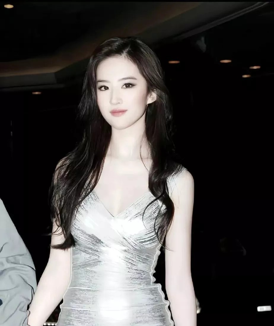 这是唯一一个，脸蛋太出彩，反倒让人忽略了她身材的女明星。