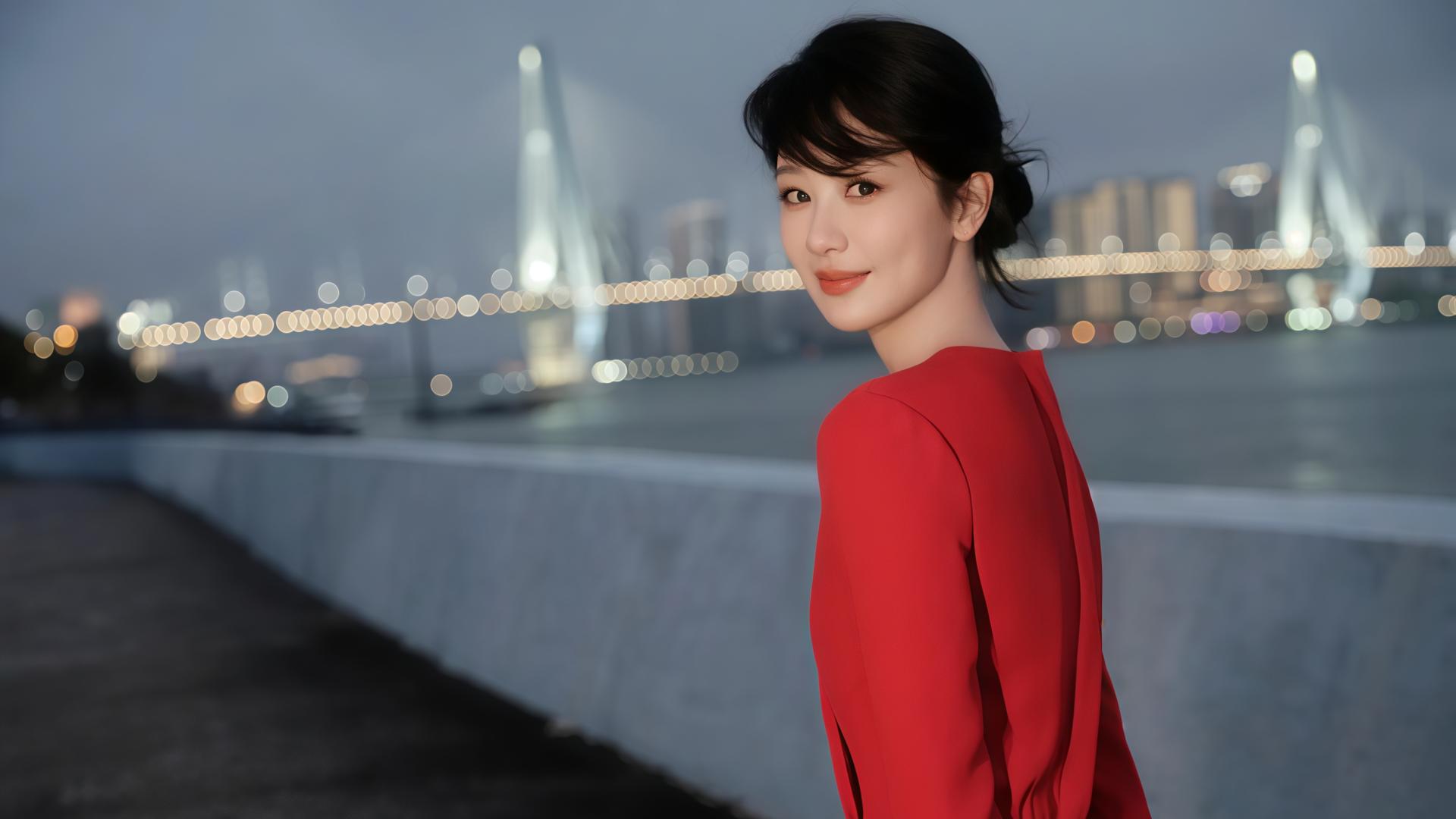 杨紫新年写真惊艳曝光！一袭红裙迎元旦，氛围感拉满