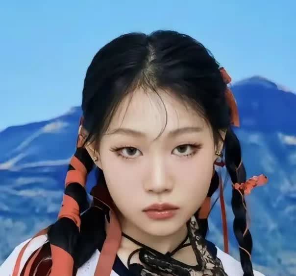 小沈阳女儿~刚满18岁，准备韩国出道。
出名要趁早吗？
沈佳润，最不美星二代